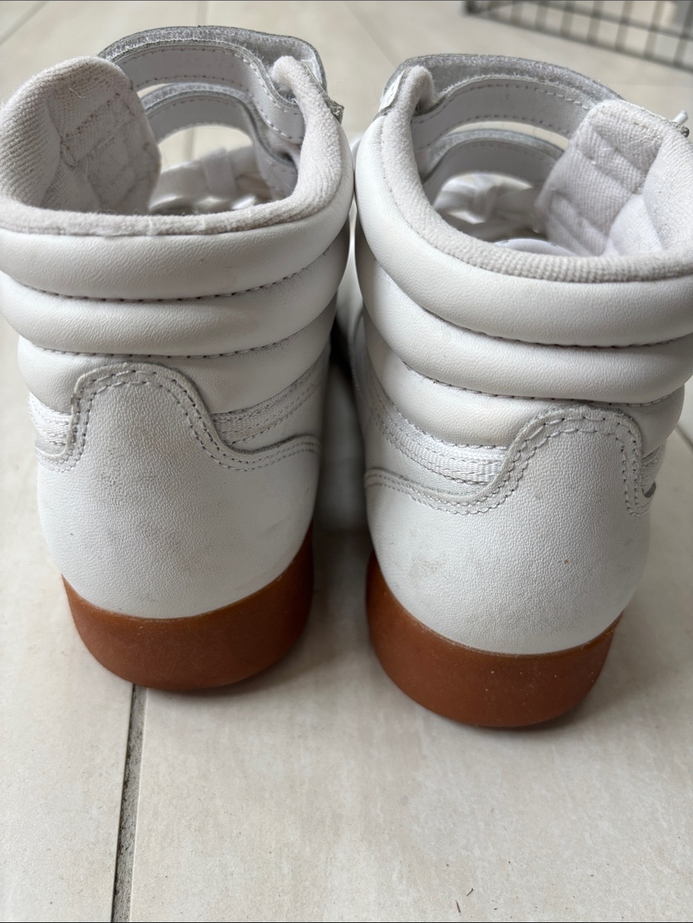 Reebok Women's Freestyle HI Walking Shoe White/Red/Gum 6.5 - Picture 9 of 11